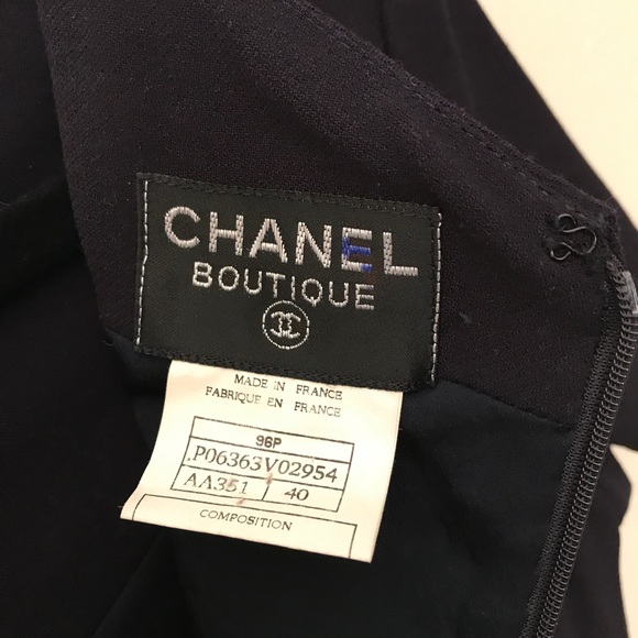🔥VINTAGE CHANEL: Designer Navy “CC" Button Dress - Picture 3 of 14
